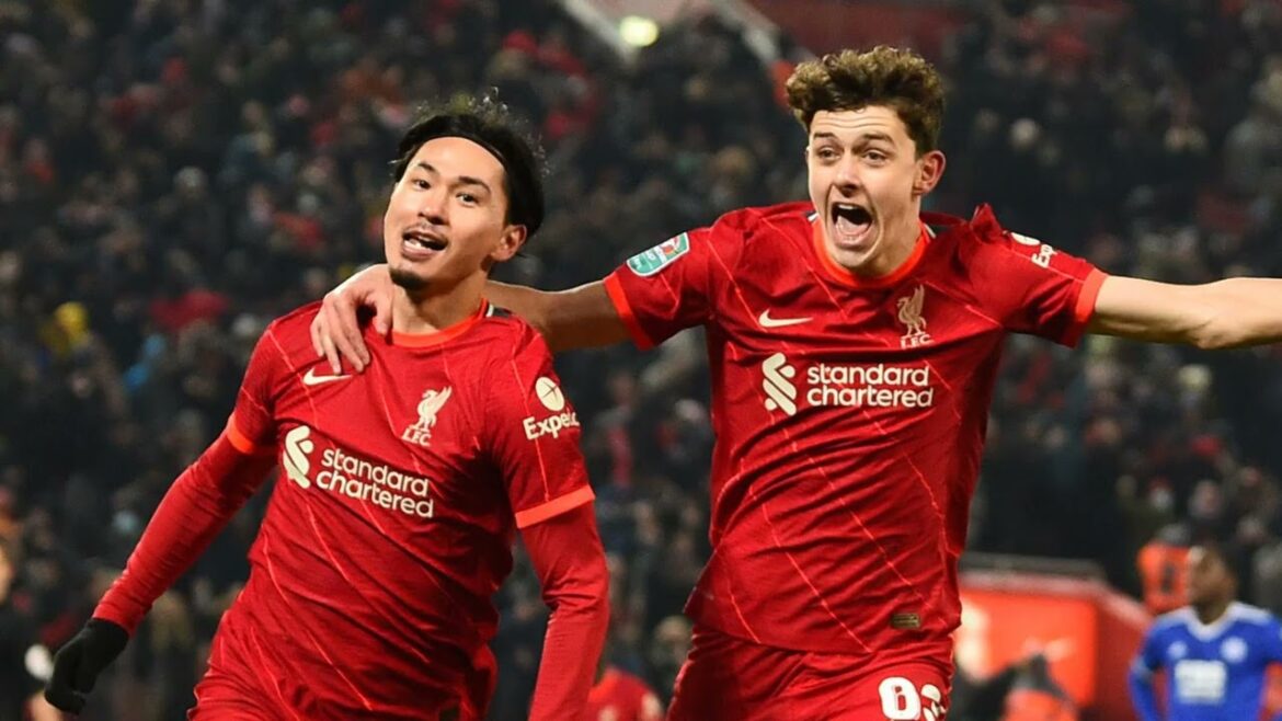 Takumi Minamino marque pour le Japon après avoir décidé de rester à Liverpool Takumi Minamino marque pour le Japon après avoir décidé de rester à Liverpool