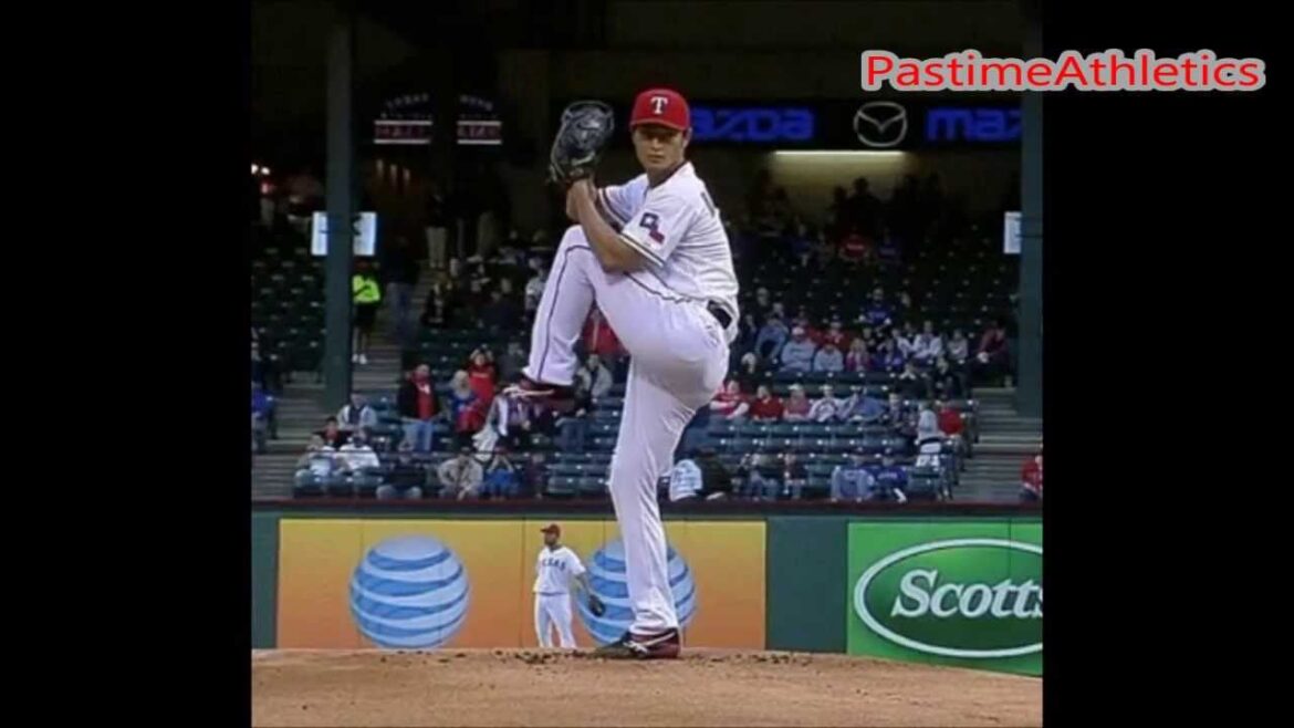 Yu Darvish lance une CURVEBALL au ralenti - Texas Rangers MLB Japon WBC