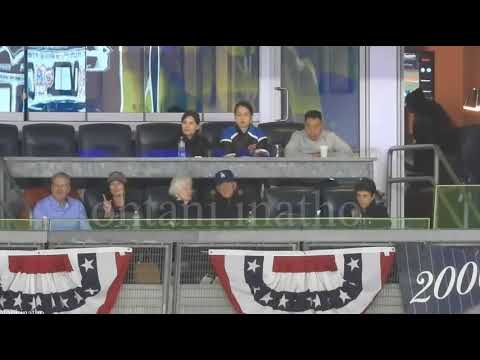 Lorsque Mamiko entend appeler le nom de Shohei Otani, il y a une scène où elle applaudit nerveusement comme si c’était le sien. Après cela, SHOHEI est arrivé sur la base avec un coup sûr ! #shoheiohtani #dodgers#yankees#mvp Lorsque Mamiko entend appeler le nom de Shohei Otani, il y a une scène où elle applaudit nerveusement comme si c'était le sien. Après cela, SHOHEI est arrivé sur la base avec un coup sûr ! #shoheiohtani #dodgers#yankees#mvp