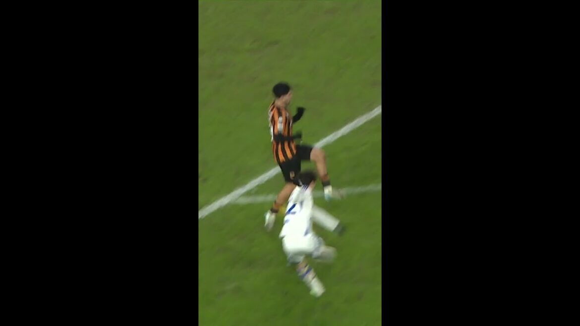 Ao Tanaka marque la beauté pour le premier but de Leeds United #lufc