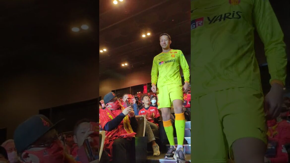 Schmidt Daniel (Nagoya Grampus) Scène d’apparition lors de la présentation du nouveau système Schmidt Daniel (Nagoya Grampus) Scène d'apparition lors de la présentation du nouveau système