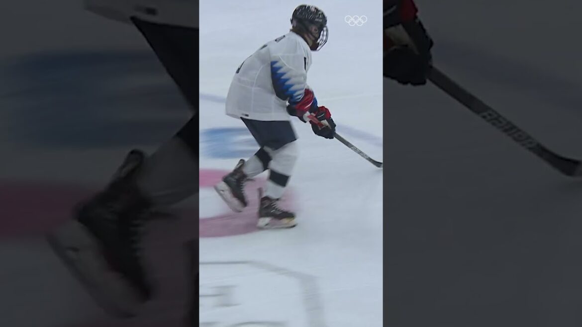 L'Américain Lane Hutson a débuté sa carrière internationale aux Jeux olympiques de la jeunesse d'hiver de 2020 !