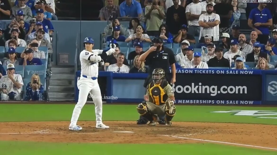 Ça a l'air douloureux ! Shohei Otani surveille le receveur qui a été touché par le ballon. Le lanceur ce jour-là était Scott, qui était mon ennemi juré et avait été transféré des Padres ! Shoheiohtani à ses collègues#scott#dodgers#padres