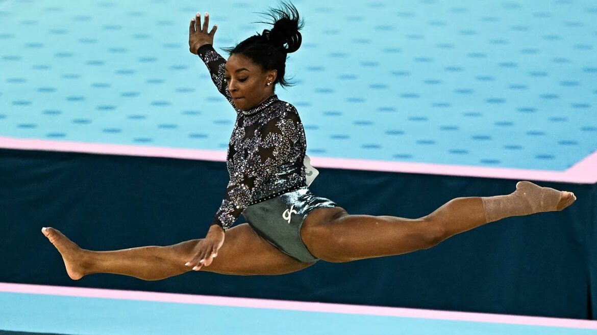 JO PARIS 2024 - L'éblouissant retour de la reine Simone Biles : un moment suspendu à la poutre
