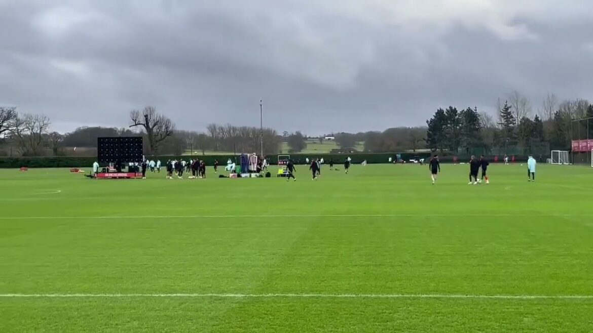 Martin Ødegaard, Mikel Merino et Kai Havertz étaient tout en formation. Takehiro Tomiyasu est absent.