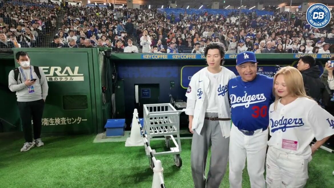 Série Tokyo: Dodgers Fielding Practice, Shohei Ohtani & Dave Roberts