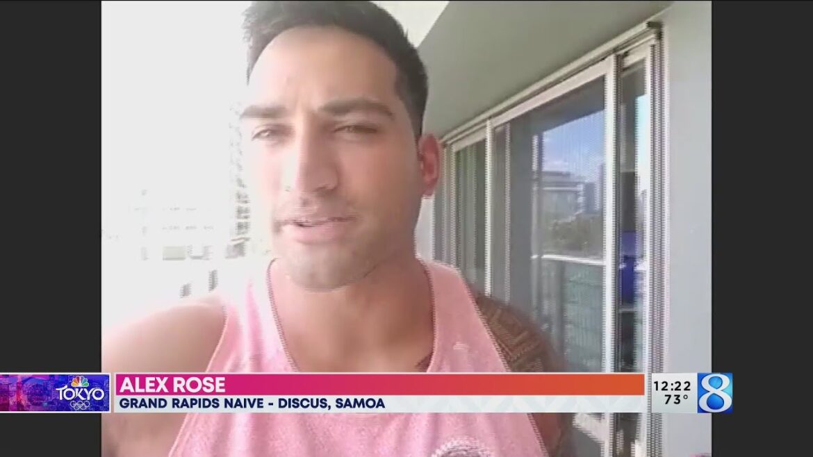 L'homme de Grand Rapids porte le drapeau pour les Samoa alors que les Jeux olympiques de Tokyo commencent