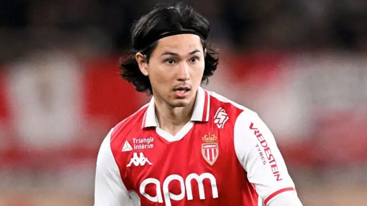 Minamino Takumi contribue à une victoire de retour! Il a été impliqué dans le tournage de pénalité, et son tir tranchant a frappé directement la barre transversale![30 mars]