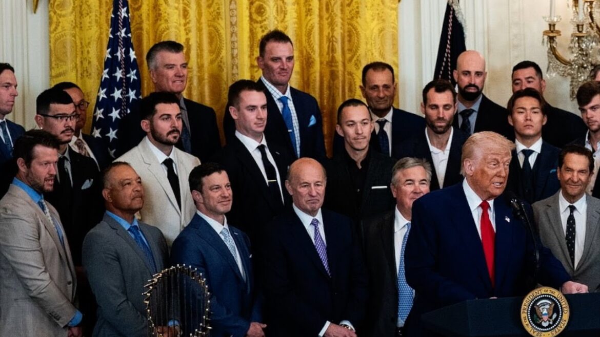 Les Dodgers visitent la Maison Blanche: le président Trump complimente Mookie Betts, Shohei Ohtani et Dave Roberts