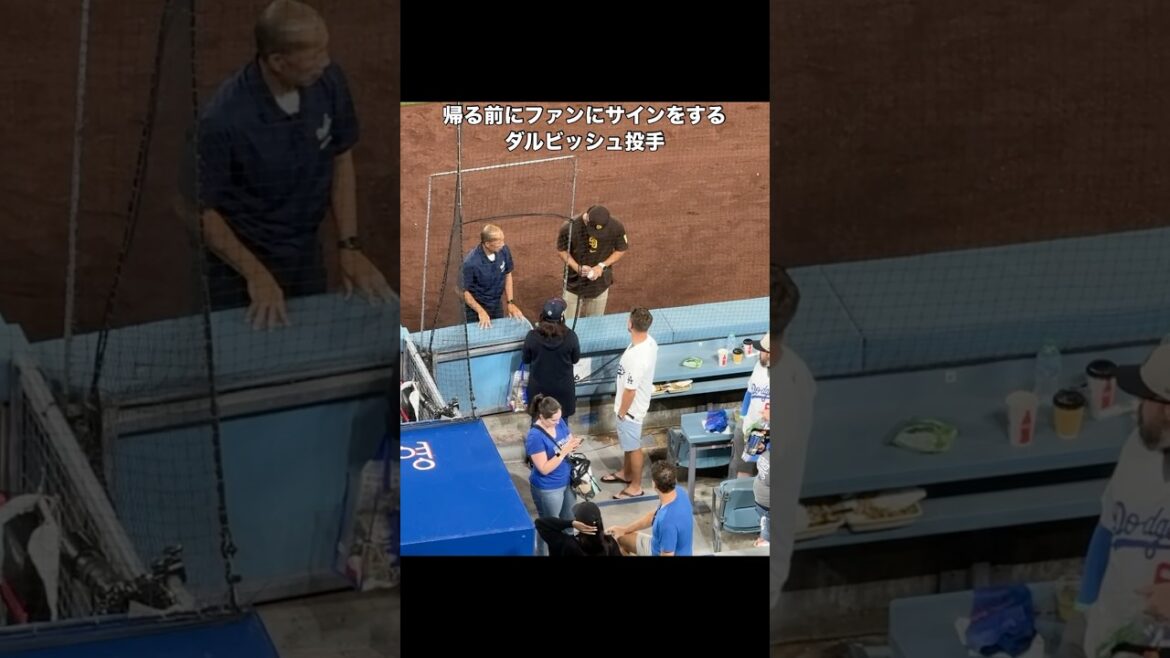 À la toute fin, vous agitez à nouveau aux fans. À la toute fin, vous agitez à nouveau aux fans.