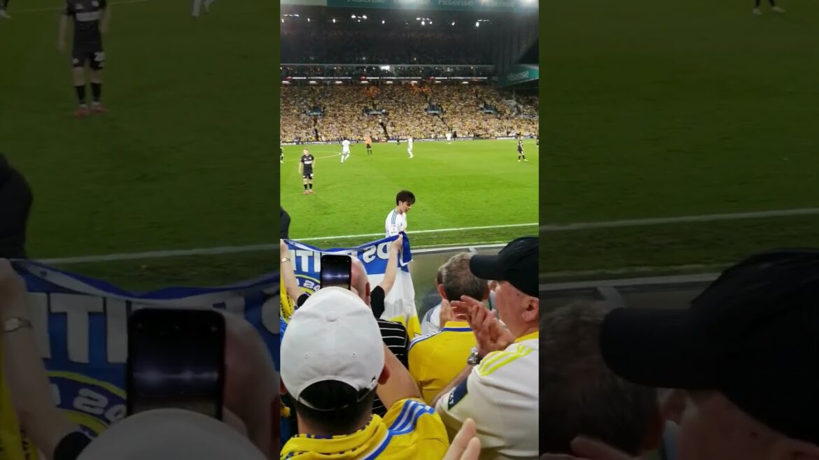 Leeds unie Ao Tanaka et Brenden Aaronson contre Bristol City. #leedSunited #championship #leeds