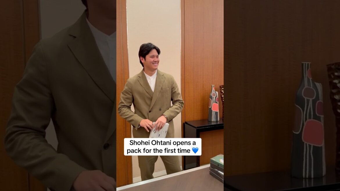 Shohei Ohtani ouvre son premier paquet de cartes de baseball 🥹❤️🇯🇵
