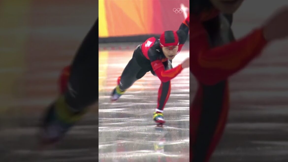 Preparing... for the blade run. 💪⛸️  📹: @jojikato0206 #Olympics #Sports #SpeedSkating