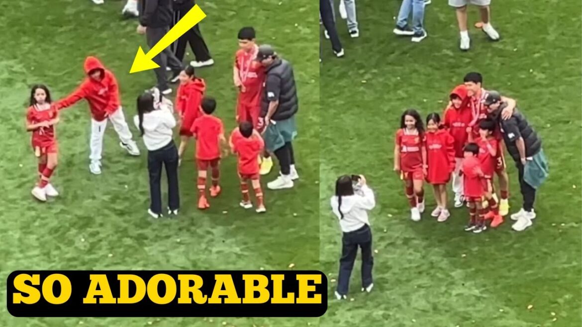Wataru Endo & Mo Salah's Daughters Moment réconfortant pendant la célébration du trophée de Liverpool