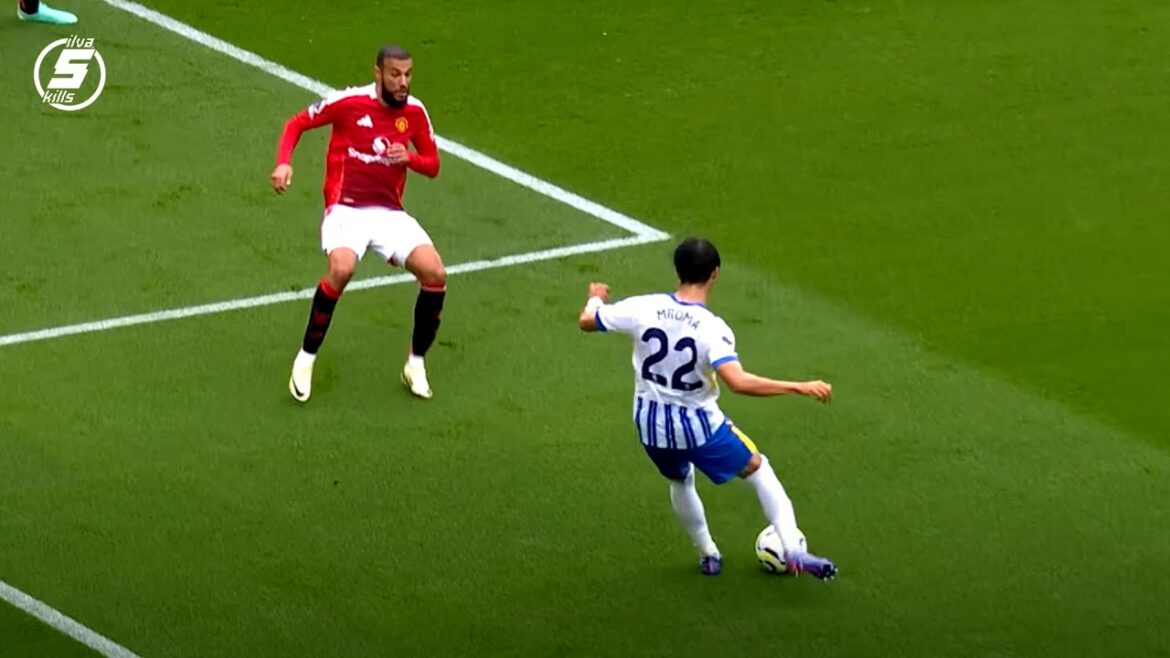 Kaoru Mitoma Kaoru Mitoma - Saison complète en 2025!