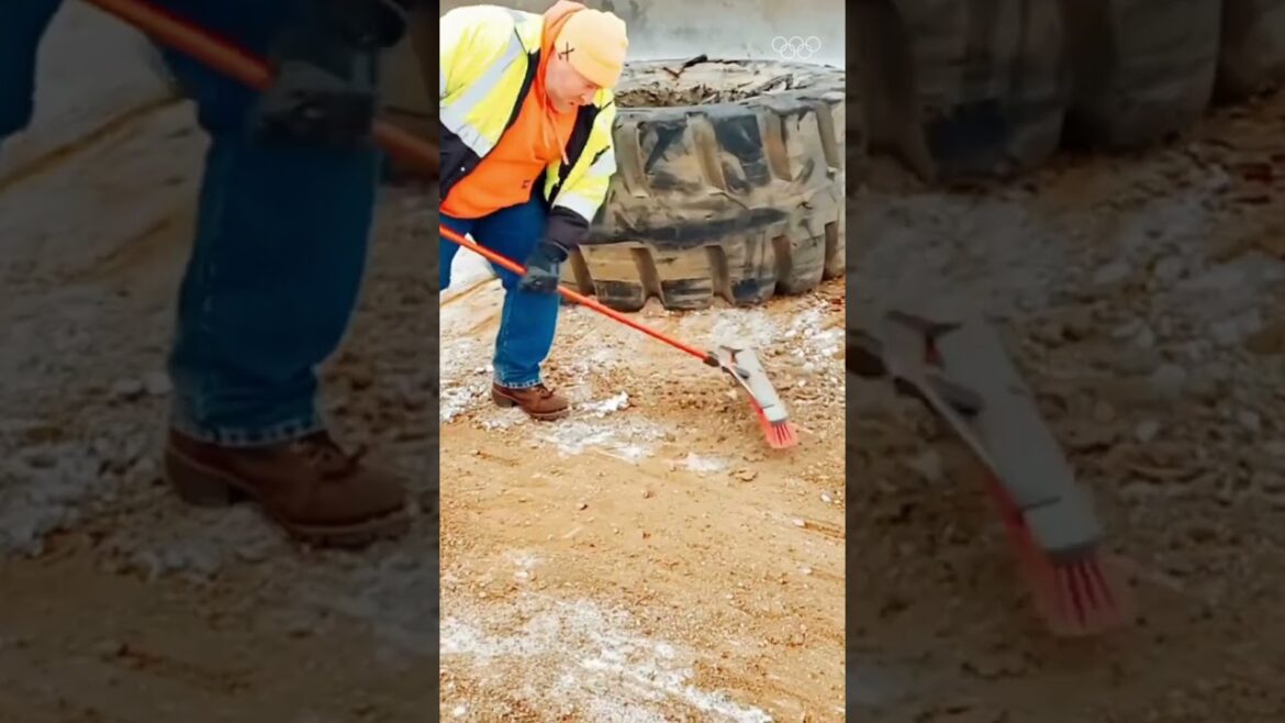 Curling ... au travail! 🤩 #OLYmpics 📹: IzzyMcDonalds15, Deedelewis16, Extreme.SandBox
