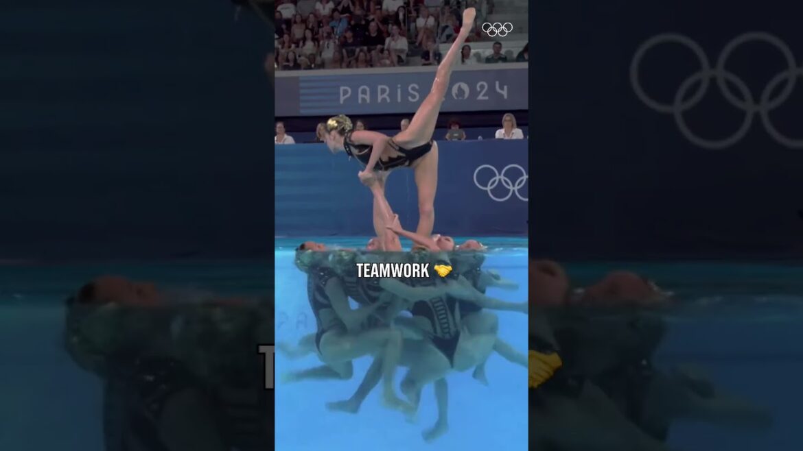 The beauty above, powered by the teamwork below. 🤩 #ArtisticSwimming