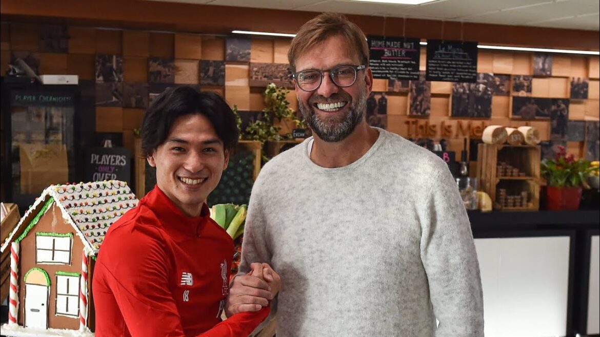Takumi Minamino rencontre Jürgen Klopp, Sadio Mané et ses nouveaux coéquipiers