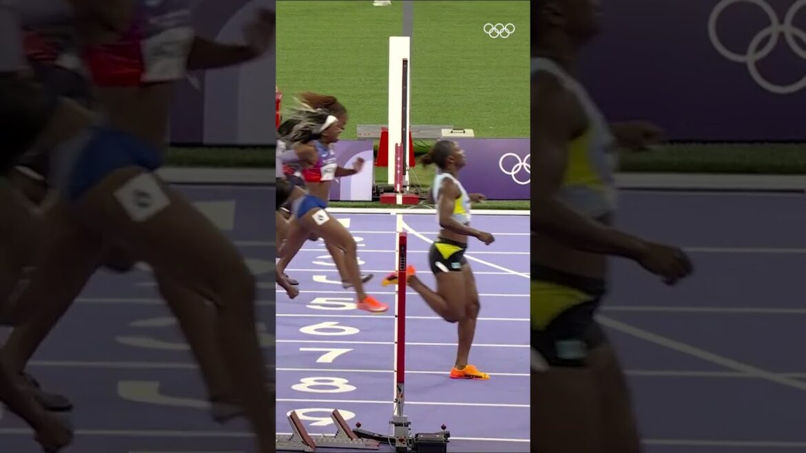 Le moment incroyable où Gabby Thomas a franchi la ligne d'arrivée du 200m féminin à # Paris2024!