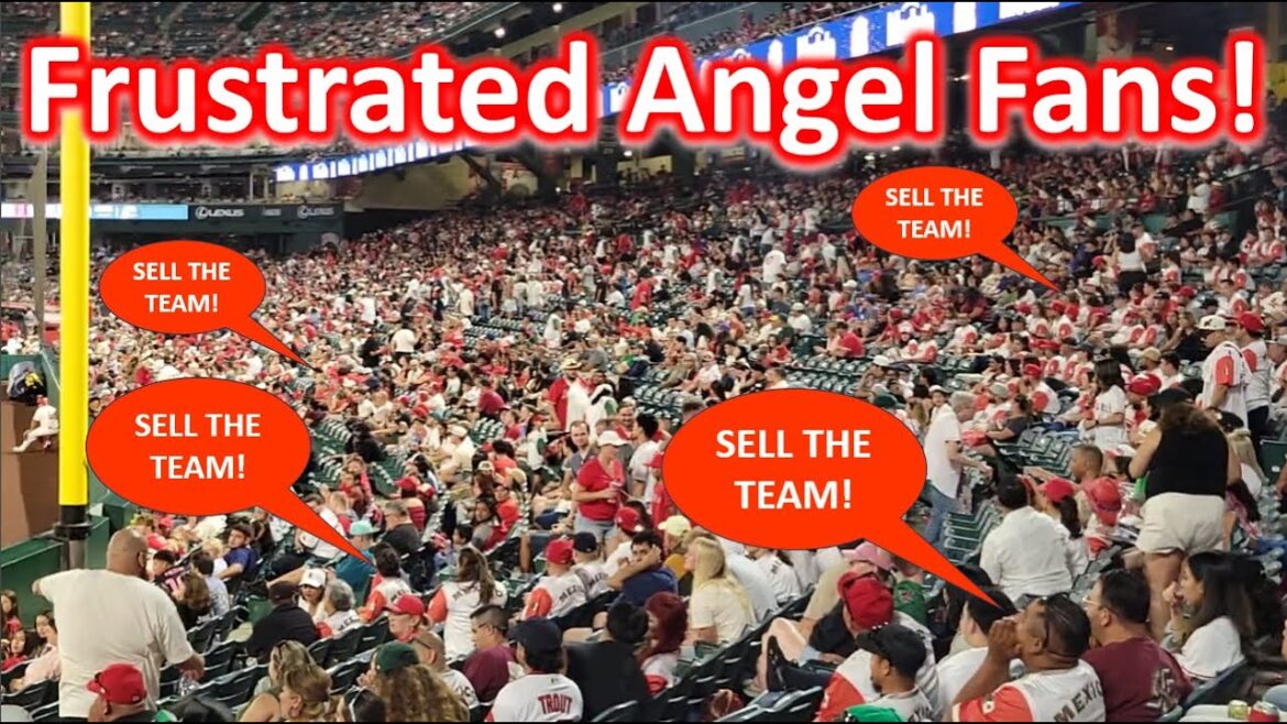 "Vendre l'équipe!" Les chants éclatent au Angel Stadium lors d'une éruption des A!