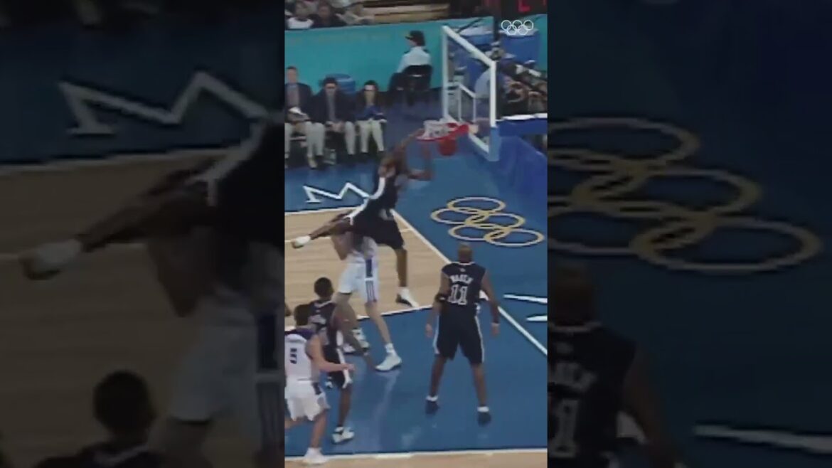 Obsédé par le dunk de mort de Vince Carter! Les mots ne suffisent pas pour décrire ce moment # sydney2000