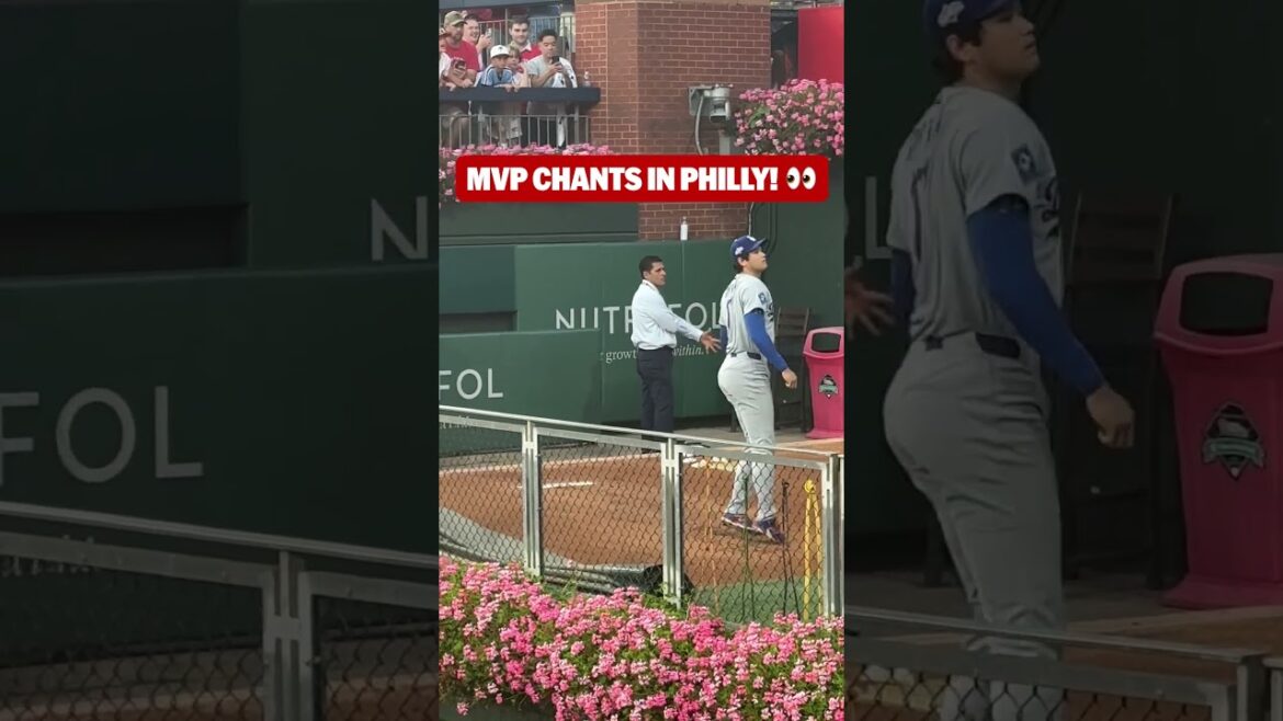 Des chants de MVP à la Banque pendant que Shohei Ohtani s'échauffait dans l'enclos des releveurs... mais ils n'étaient pas pour lui 🤣