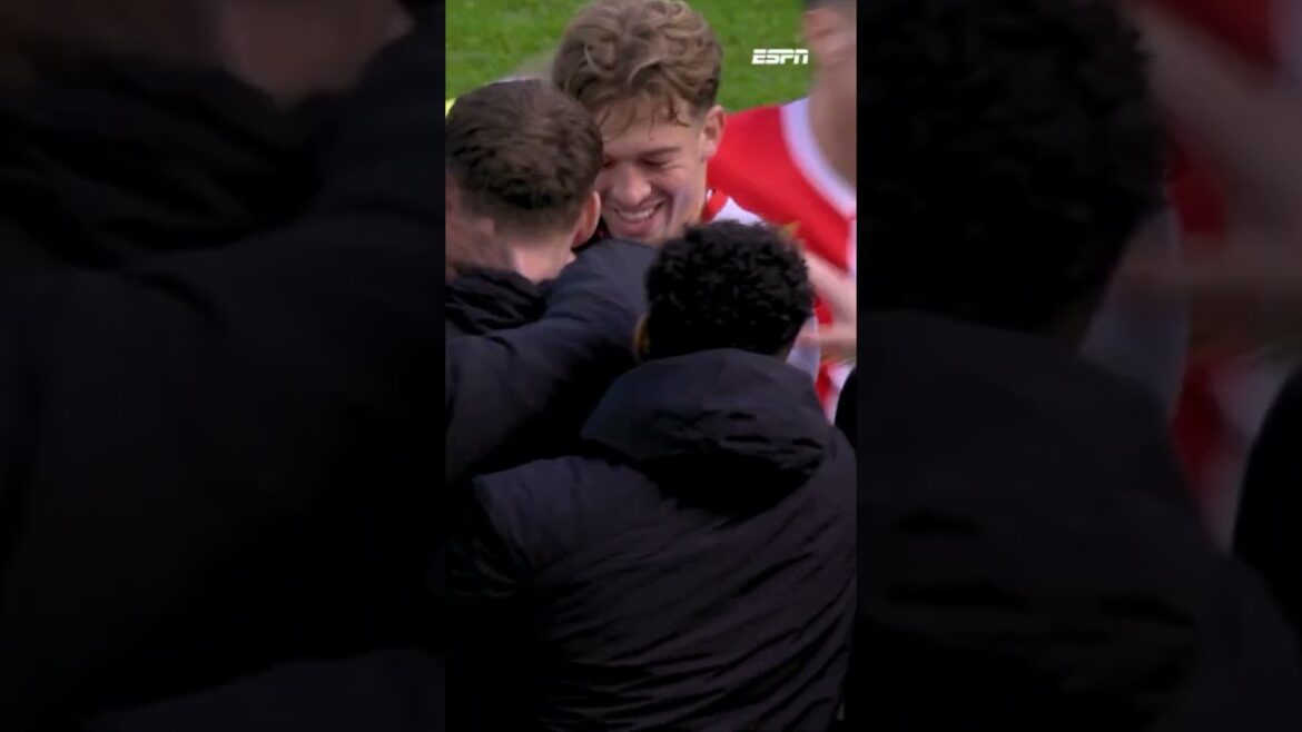 Qui d'autre ? 🤷‍♂️ Ayase Ueda donne l'avantage à Feyenoord 🇯🇵