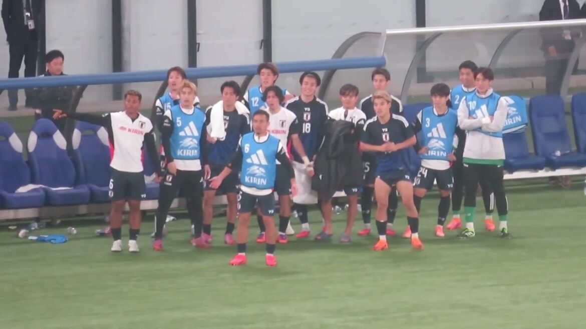 [Contre le Brésil]Une victoire historique. Yuto Nagatomo remonte le moral depuis le banc. Banc des représentants du Japon pendant les arrêts de jeu contre le Brésil - Moment de victoire. 14/10/2025 Equipe nationale du Japon - Équipe nationale du Brésil Ajinomoto Stadium