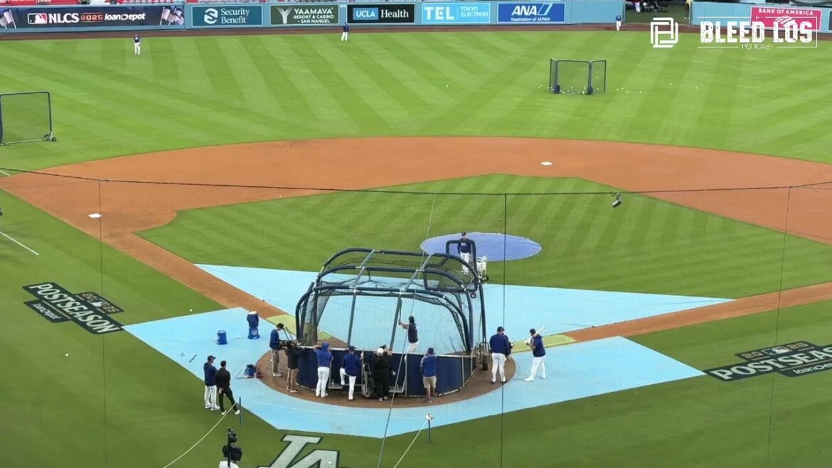REGARDER: Shohei Ohtani participe à un rare entraînement au bâton au Dodger Stadium avant l'entraînement du troisième match du NLCS