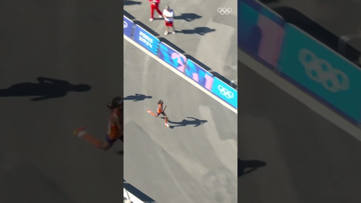 Le parcours en or de Sifan Hassan, qui termine en 2:22:55 à #Paris2024 ! 🥇✨