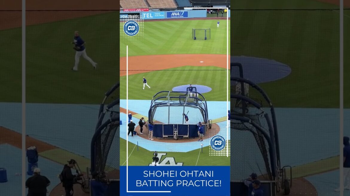 RARE : Shohei #Ohtani prend BP sur le terrain lors de l'entraînement #Dodgers NLCS au Dodger Stadium