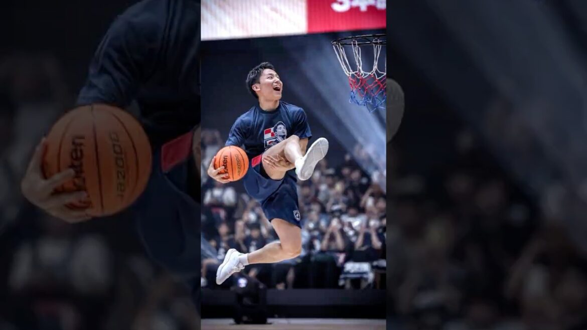 Yuki Kawamura joue au streetball en NBA
