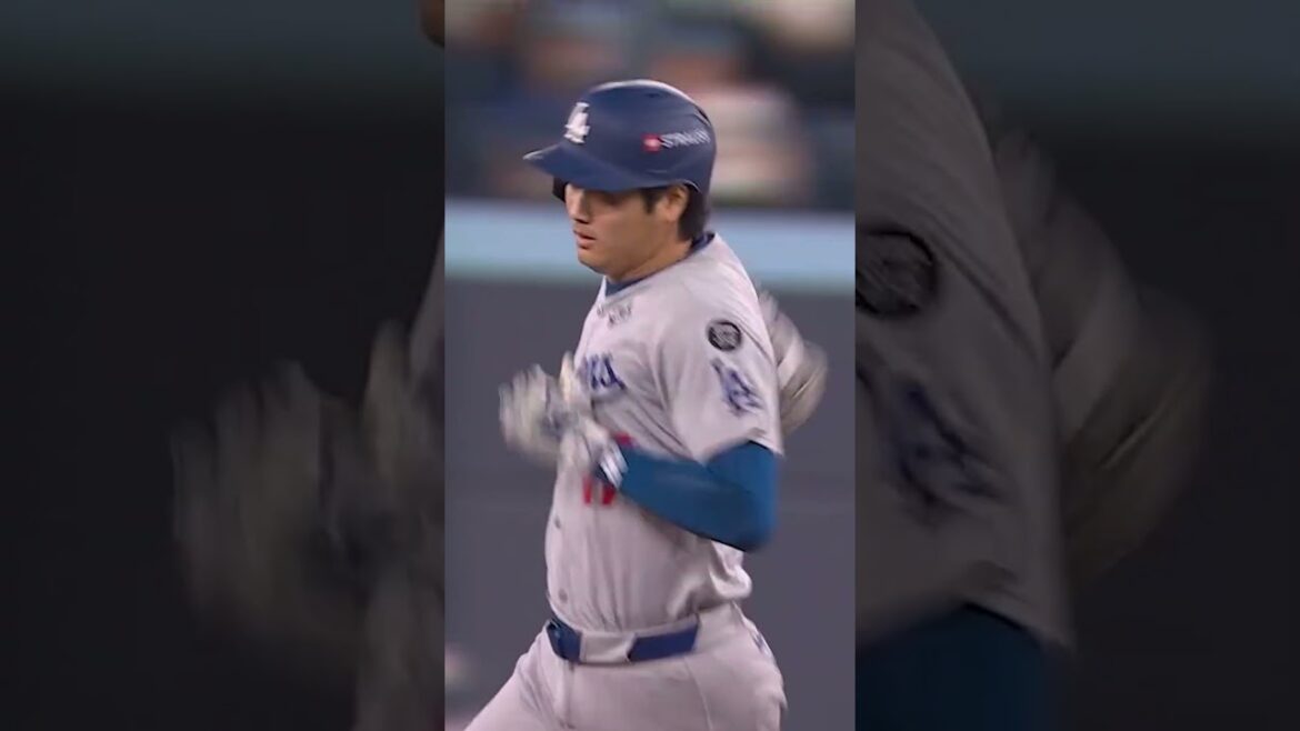 Shohei Ohtani frappe son premier home run en carrière #WorldSeries !