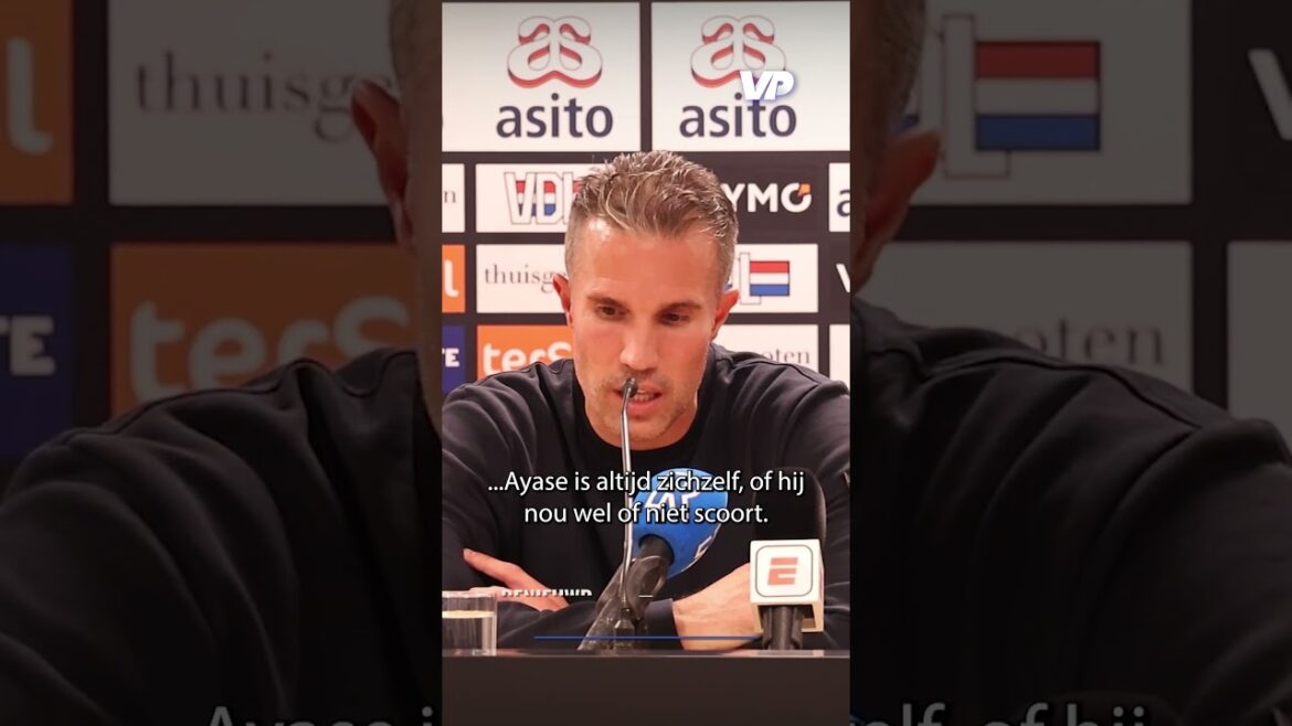 'Ayase reste Ayase' ❤️ #Eredivisie #VanPersie #Ueda