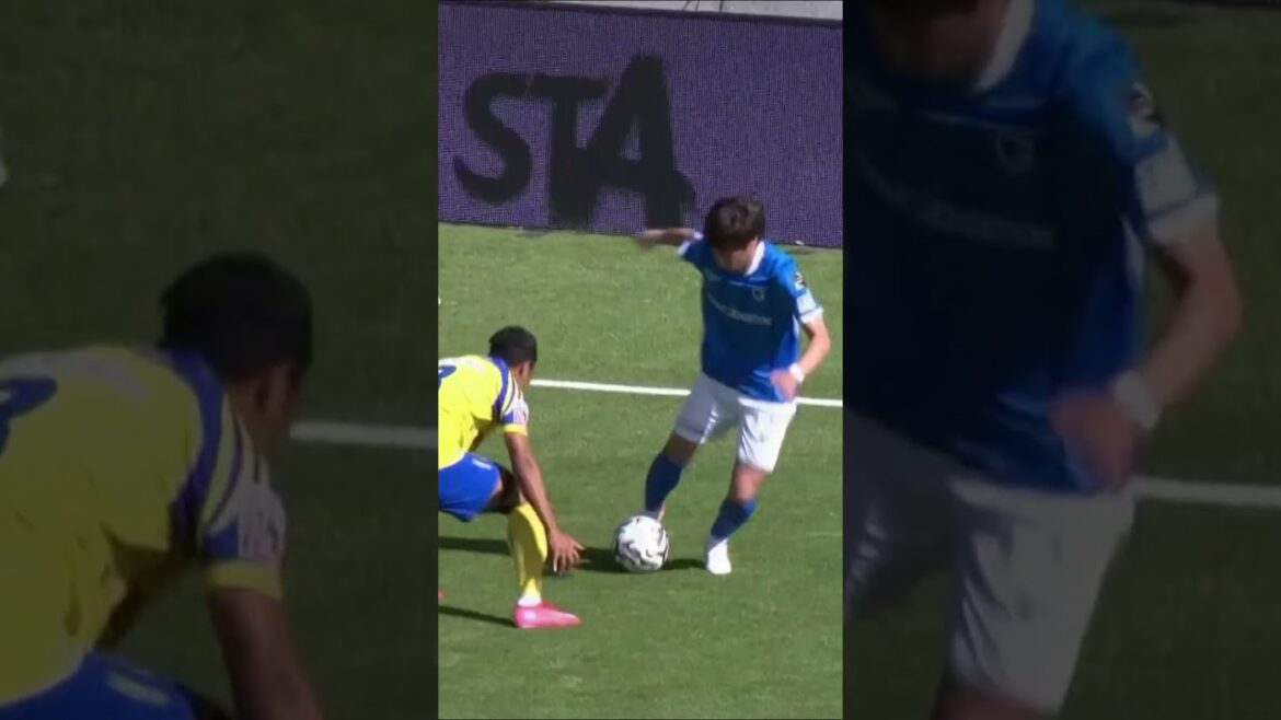 Une scène de la confrontation japonaise lors du derby du Limbourg ⚔️ Face-à-face entre #Taiga Hata et #Junya Ito 💥