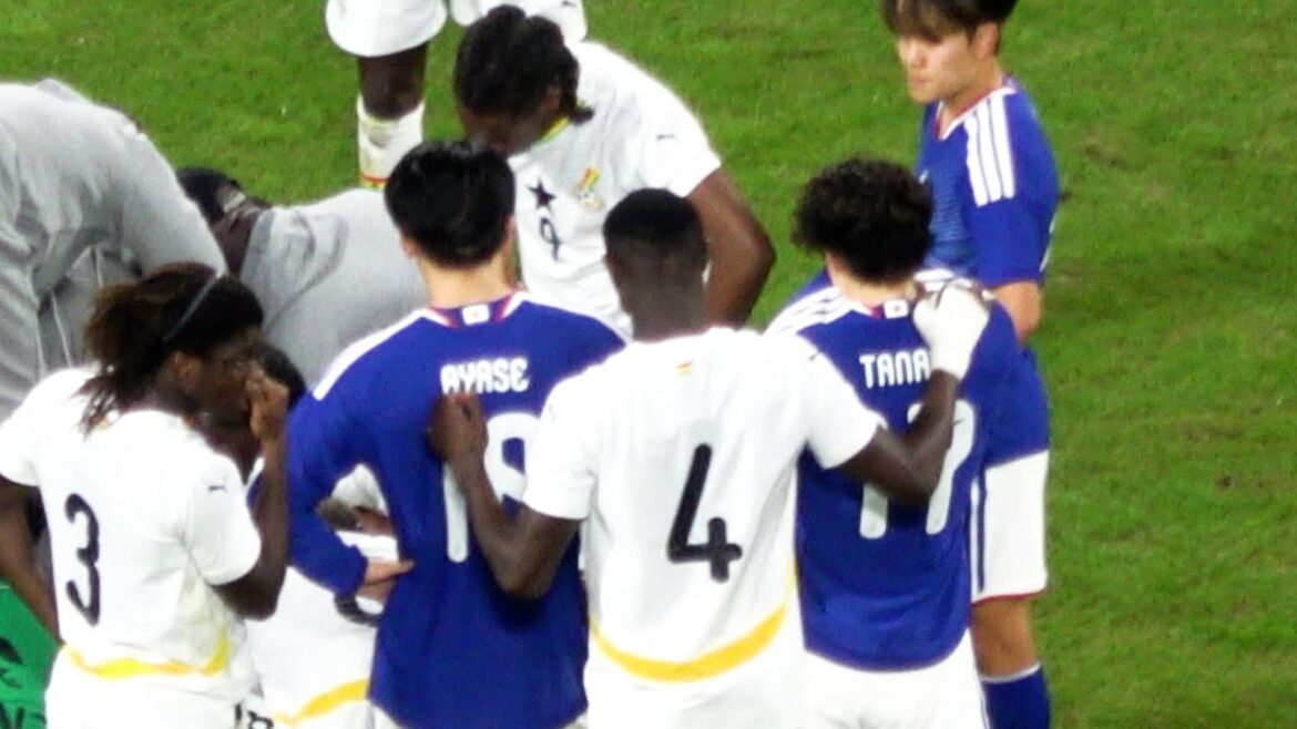 [Kirin Challenge Cup 2025]Le n°19 ghanéen Francis est blessé alors qu'il reçoit des soins. Aoi Tanaka et Kiyo Ueda sont inquiets. Les joueurs ghanéens s’en inquiètent. Images locales