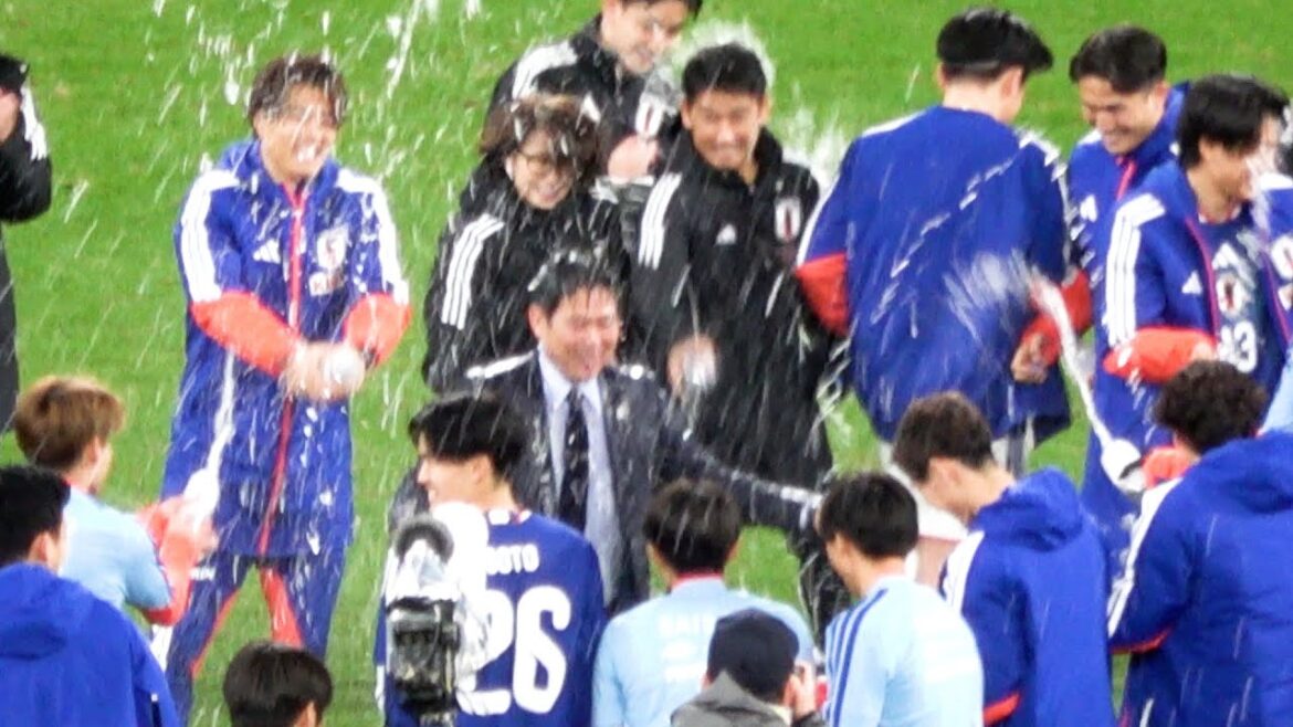 [Kirin Challenge Cup 2025]L'entraîneur Japon x Bolivie Moriyasu célèbre son 100e match avec une victoire et une douche d'eau Images locales