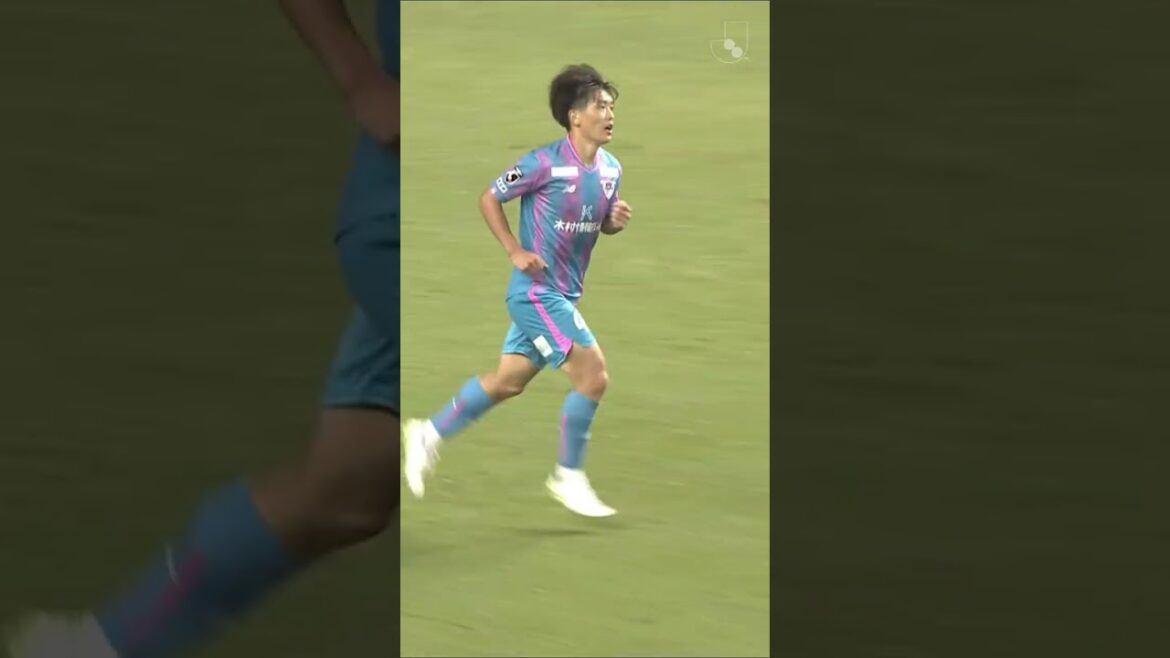 Deux buts en deux minutes ont produit un retour épique pour Tosu dans les arrêts de jeu contre Kyoto 😱 #shorts