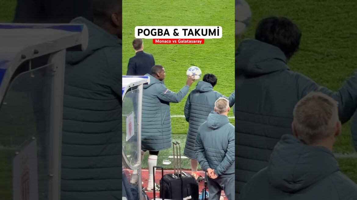 Paul Pogba célèbre sa victoire à Galatasaray avec Takumi Minamino