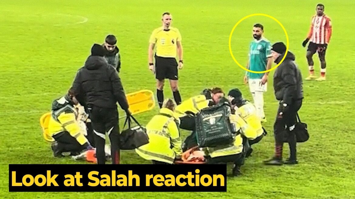 Le moment où Mo Salah avait l’air ému alors qu’Endo subissait une blessure d’horreur contre Sunderland Le moment où Mo Salah avait l'air ému alors qu'Endo subissait une blessure d'horreur contre Sunderland