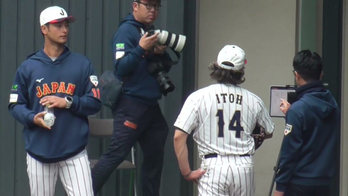[SAMURAI JAPON]26.2.17 Camp de Miyazaki « Ito reçoit les conseils de Yu Darvish »