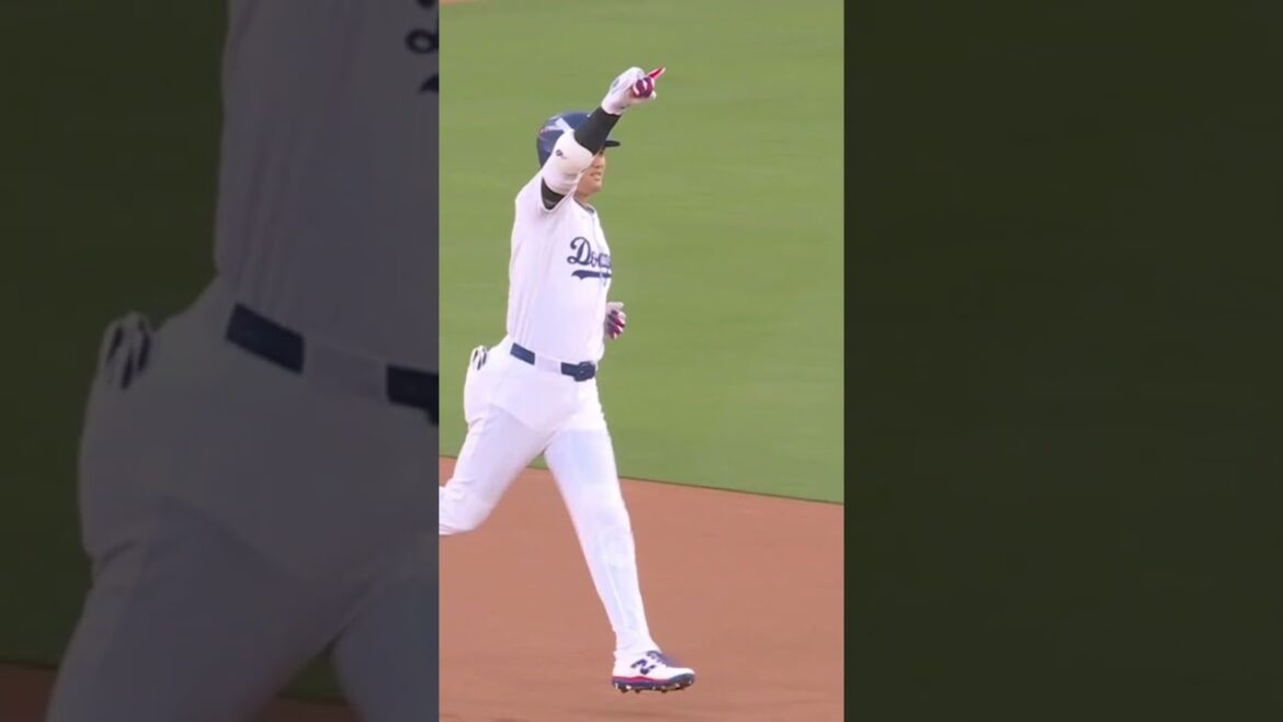 Shohei Ohtani mène le troisième match des #WorldSeries avec un doublé ! 🔥
