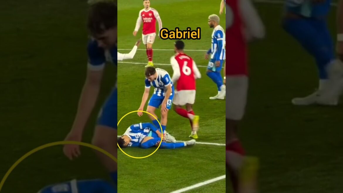 Regardez ce que Gabriel a fait à Mitoma aujourd'hui lors du match Arsenal contre Brighton 😂 #arsenalbrighton