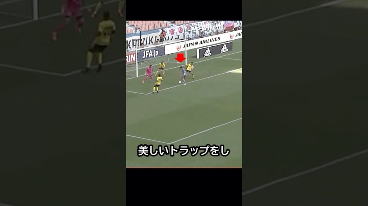Le jour où Ritsu Doan a reçu une interférence vicieuse d'un défenseur, il l'a ignoré et a marqué ! #football #ritsudoan