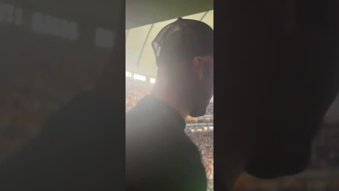 Les fans japonais au Tokyo Dome chantent fort pour Seiya Suzuki 📢 #shorts