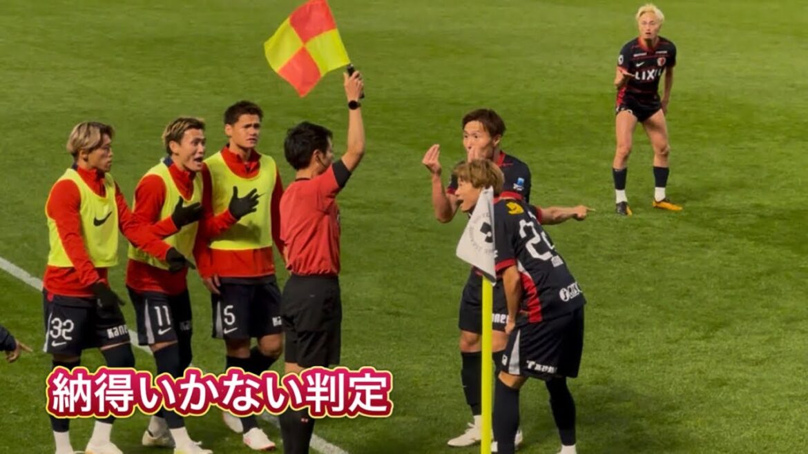 [Kashima Antlers]Manifestation contre une décision de hors-jeu peu convaincante Kashima vs Tokyo V J1 Centenary Concept League