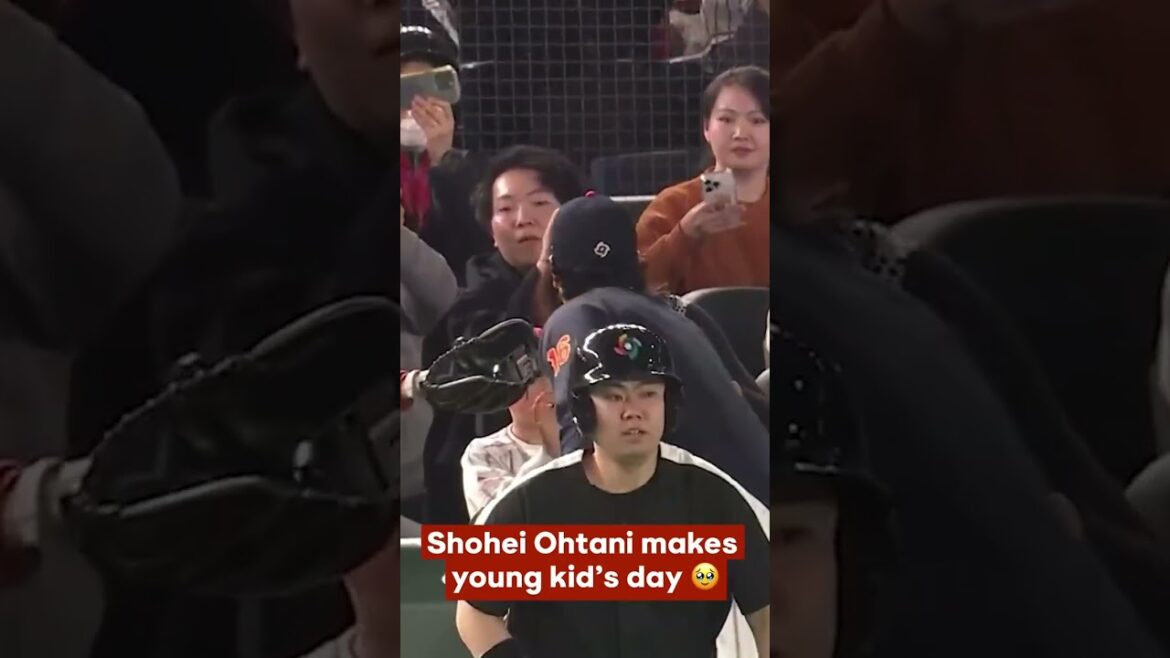 Shohei Ohtani s'est assuré que ce jeune fan ait le baseball ! Et il n'a pas pu retenir son enthousiasme 🥹