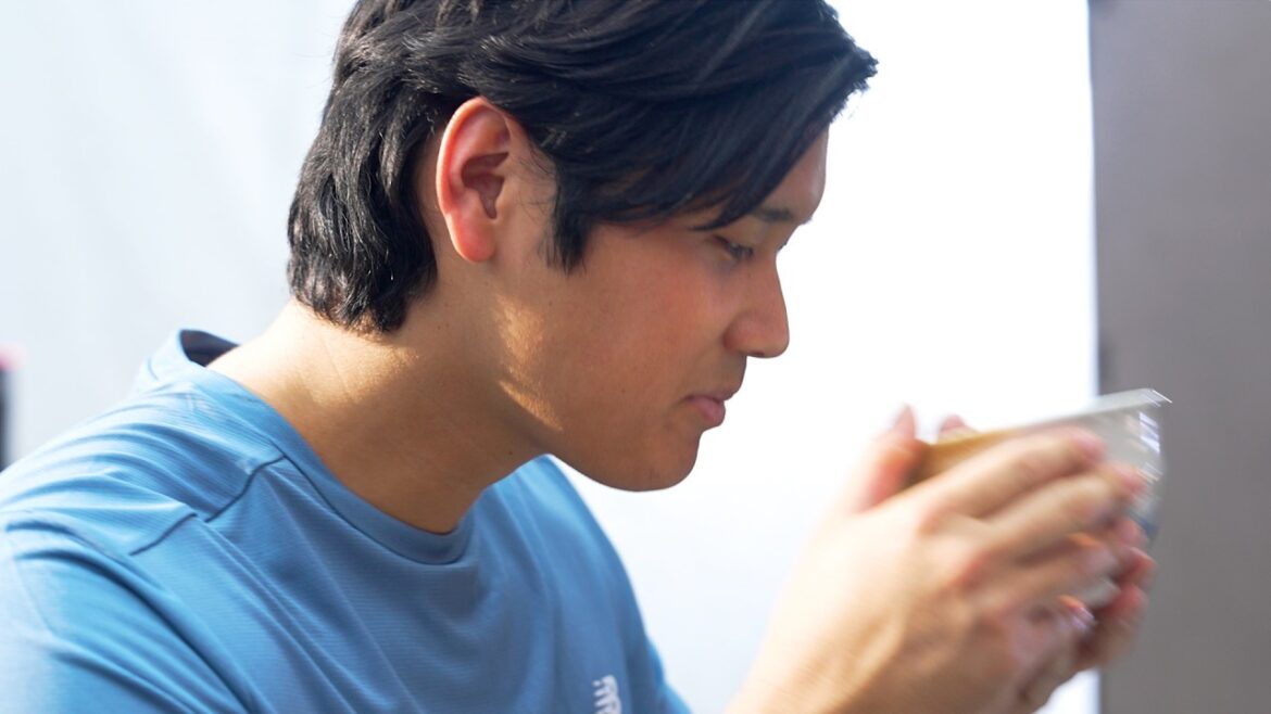 [Shohei Otani]Goûte le matcha et dit : "C'est délicieux." La « pose de préparation du thé » est également populaire au WBC ! /Itoen