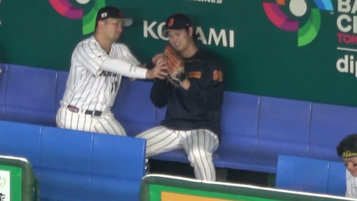 [Shohei Otani]parle avec[Seiya Suzuki]de la façon d'utiliser des gants⁉ Vidéo locale[WBC2026]