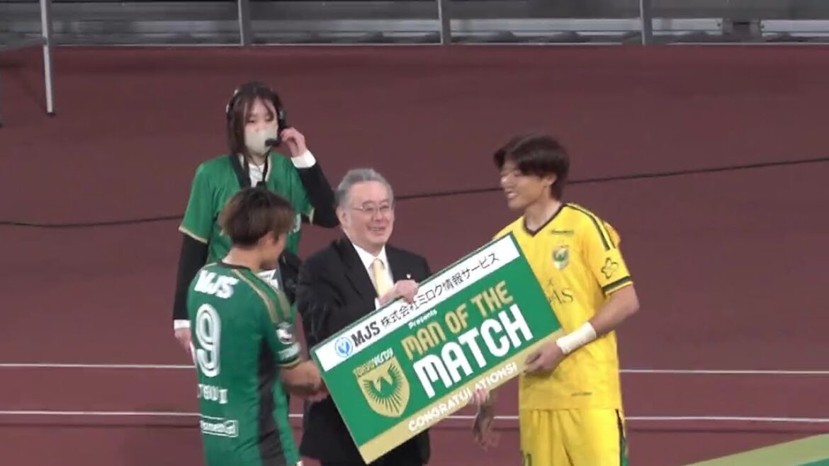 Le match Verdy vs Reds est terminé ! Accueil Verdy gagne ! Les joueurs accueillent leurs supporters avec joie !